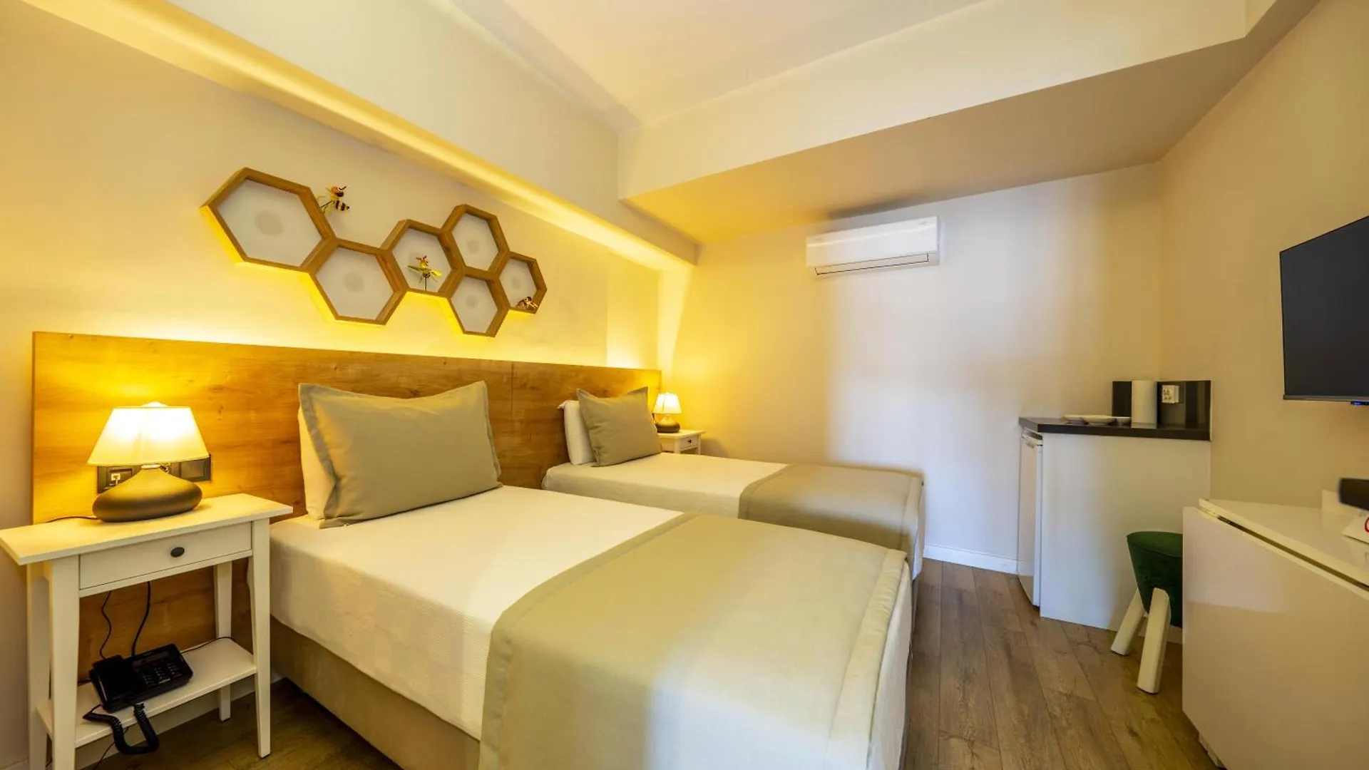 Ece Marina Suites Fethiye 2*,